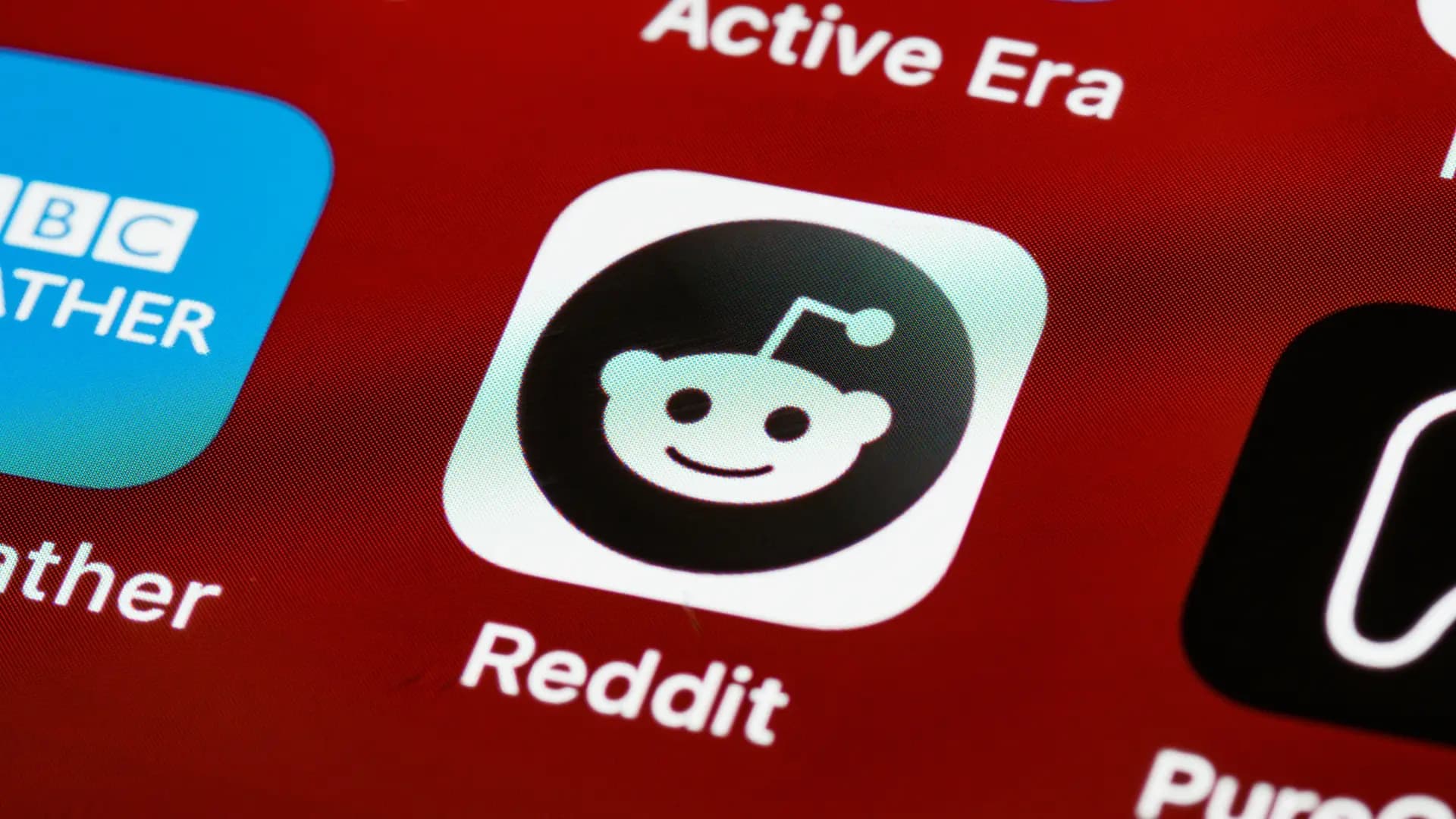 Image of a community apps that is useful for enhancing visibility in generative AI search